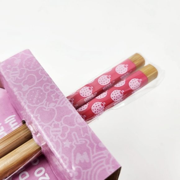 Hello Kitty Pink Strawberry Ceramic Bowl with Built In Chopsticks - Picture 3 of 4